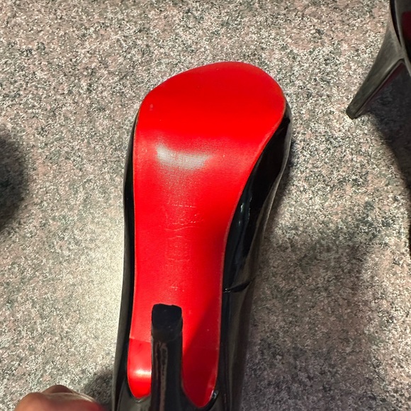 Louis Vuitton heals worn once , they are to big . Size 41. - Picture 2 of 13